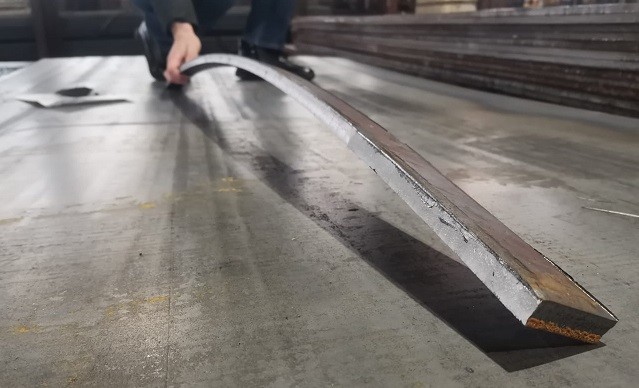 полоса стальная толщиной 8 мм после гильотине